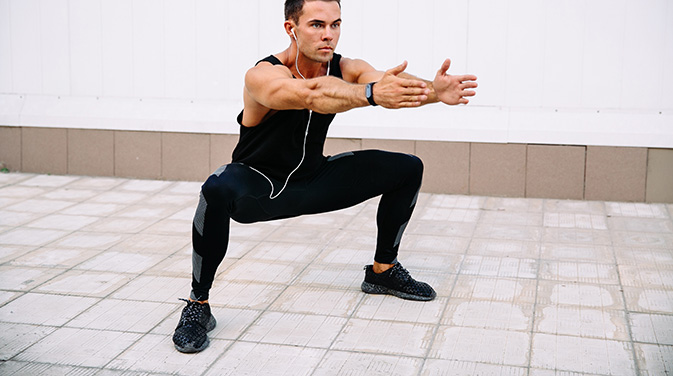 Mobility Training verbessert deine Beweglichkeit, erhöht die Kraftfähigkeit deiner Muskeln, verbessert die intermuskuläre Koordination und verbessert die Nährstoffversorgung deiner Gelenke.