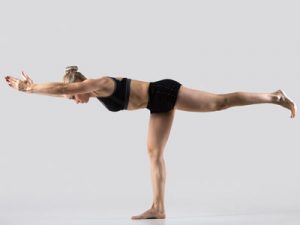 Bikram Yoga - Krieger 3