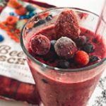 Beeren Smoothie mit Kokos und Kakao