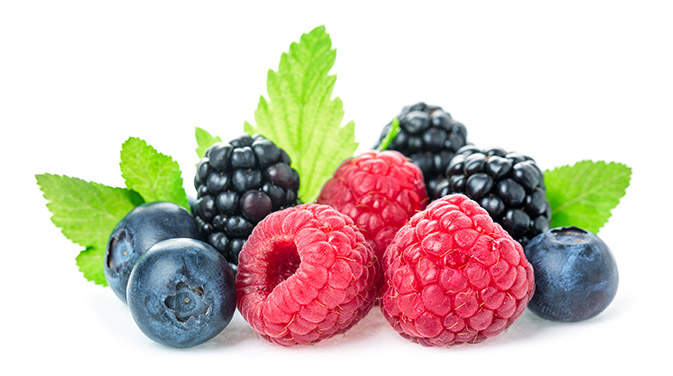 Bei Beeren hast du die Qual der Wahl - Himbeeren, Brombeeren, Heidelbeeren & Co. stecken voller Antioxidantien und Vitamine.