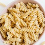 Kichererbsen Nudeln sind in nur 5 Minuten gar gekocht und können genau so verwendet werden, wie die klassische Pasta.