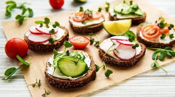 Eiweißbrot und Eiweißbrötchen