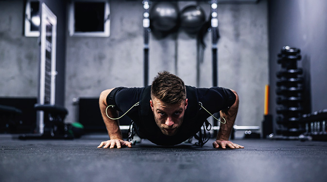 Muskelaufbau mit nur 20 Minuten EMS-Training. Wie funktioniert die Trainingsmethode?