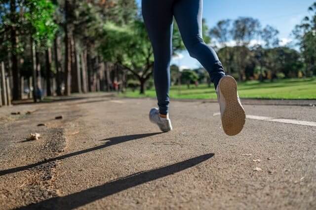 Beinschmerzen beim Joggen spürbar